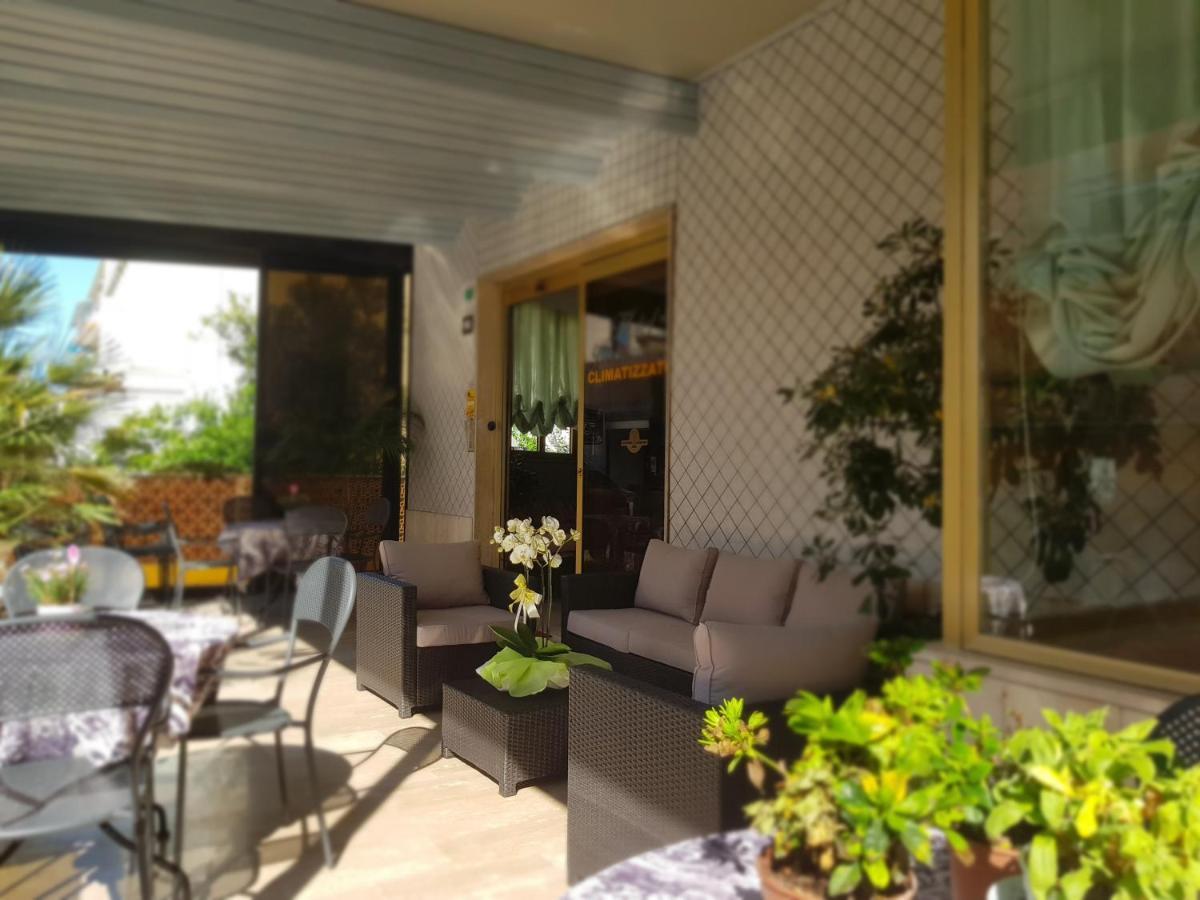 Hotel Romantica Rimini Exteriér fotografie